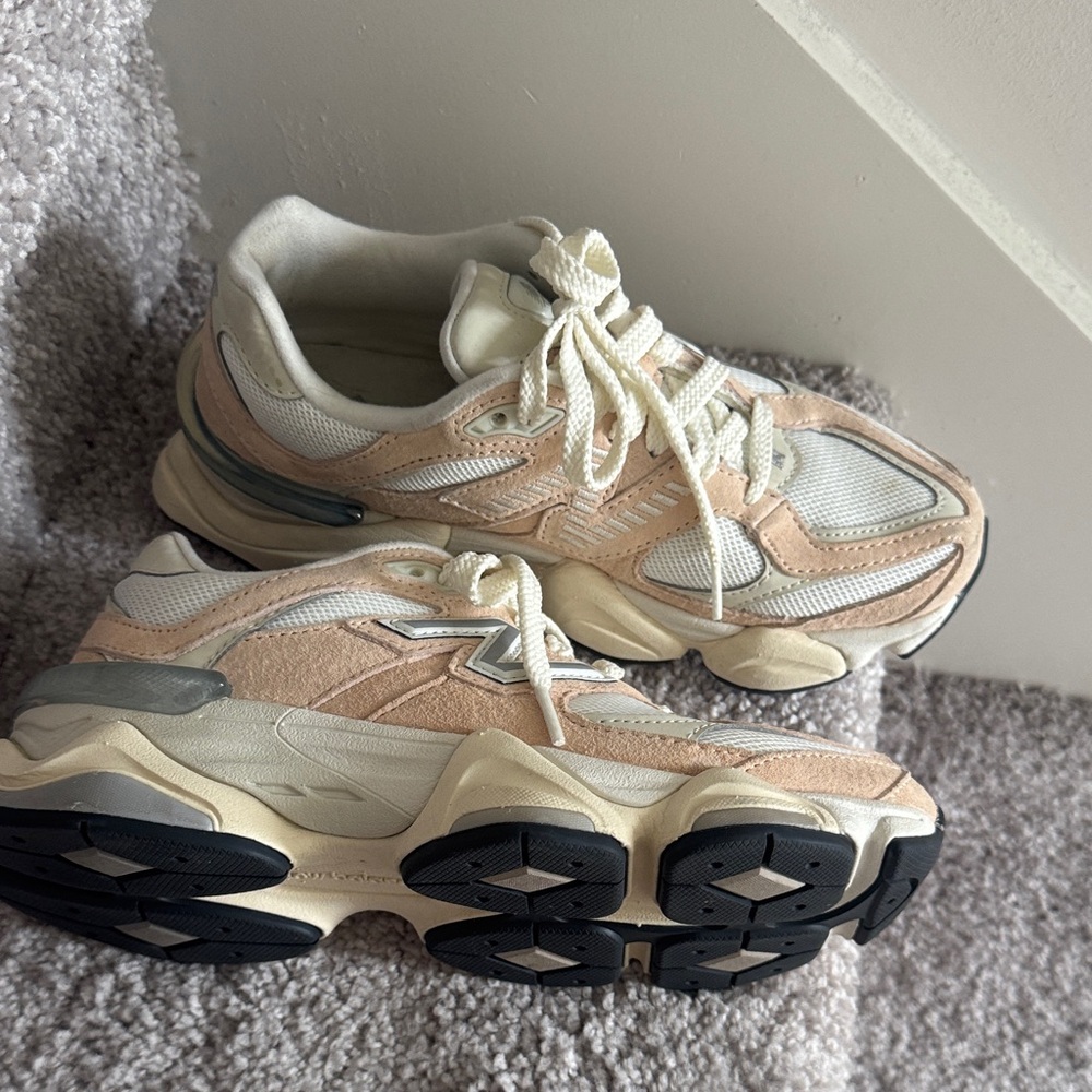 New Balance Cream and Tan Women's Sneakers